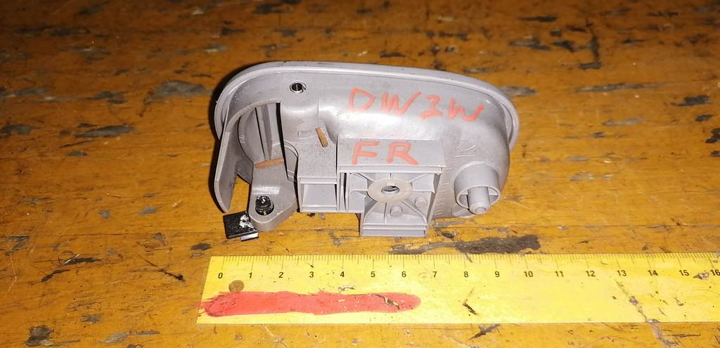 DEMIO DW3W РУЧКА ДВЕРИ ВНУТР. ПЕРЕДНЯЯ ПРАВАЯ Mazda Demio 1