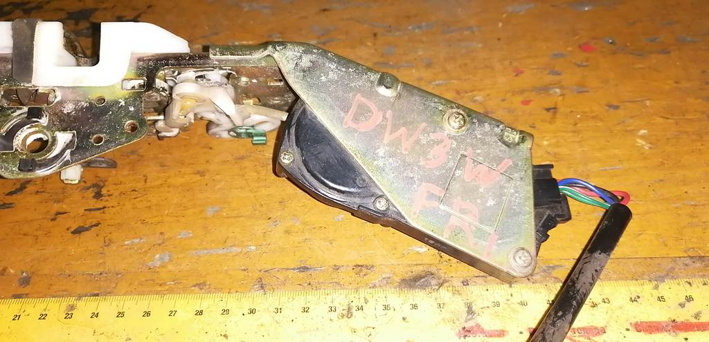 DEMIO DW3W ЗАМОК ДВЕРИ ПЕРЕДНИЙ ПРАВЫЙ 1 Mazda Demio 1