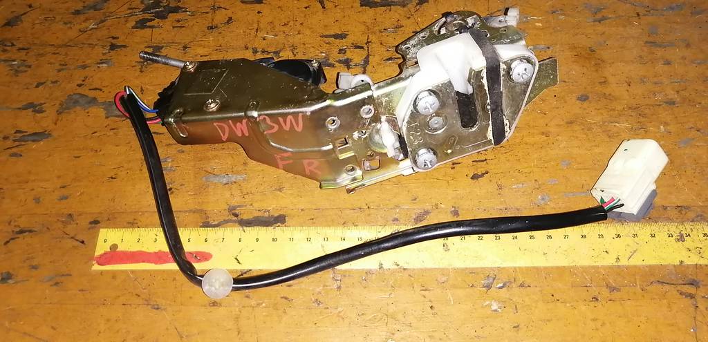 замок двери Mazda Demio 0