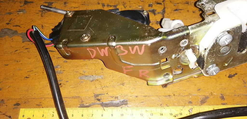 DEMIO DW3W ЗАМОК ДВЕРИ ПЕРЕДНИЙ ПРАВЫЙ Mazda Demio 1