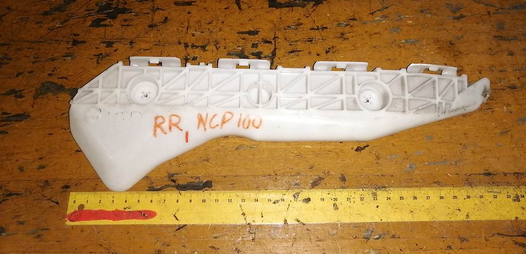 крепеж бампера Toyota Ractis 0