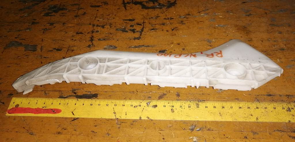 RACTIS NCP100 КРЕПЕЖ БАМПЕРА ЗАДНИЙ ПРАВЫЙ 1 Toyota Ractis 1