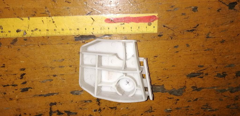 RACTIS NCP100 КРЕПЕЖ БАМПЕРА ЗАДНИЙ ПРАВЫЙ Toyota Ractis 1