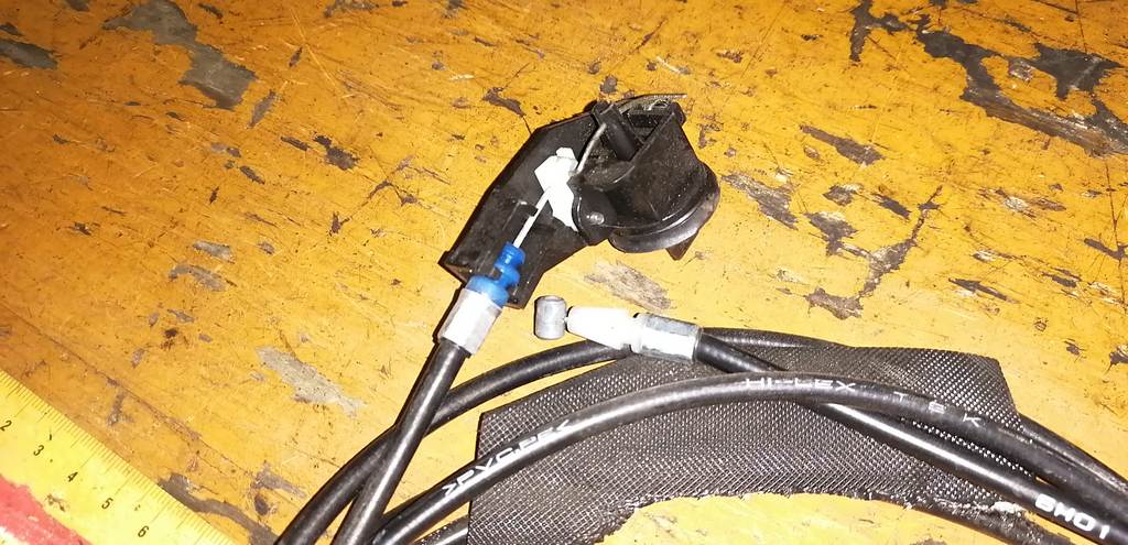 MARCH AK12 ТРОС ЛЮЧКА БЕНЗОБАКА Nissan March 1