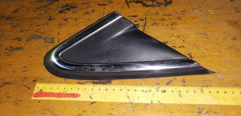 уголок крыла Peugeot 308 0