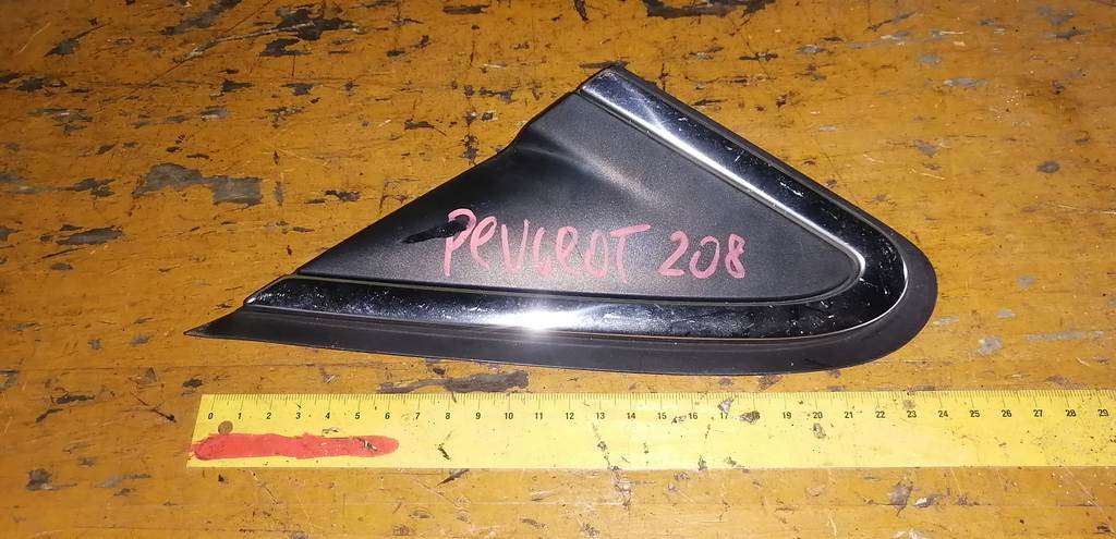 уголок крыла Peugeot 308 0