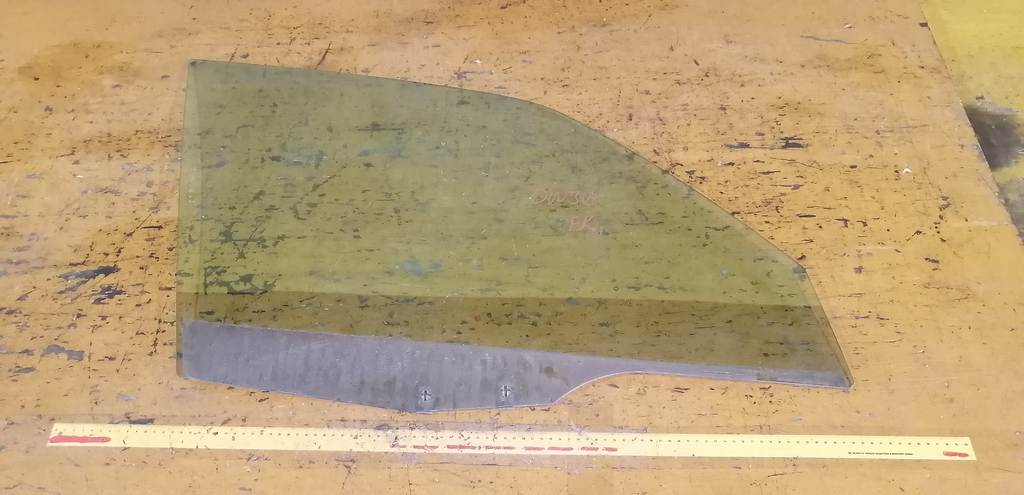 стекло Mazda Demio 0