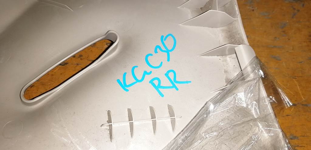 PASSO KGC30 ОБШИВКА БАГАЖНИКА ЗАДНЯЯ ПРАВАЯ 62471-B1160 Toyota Passo 1