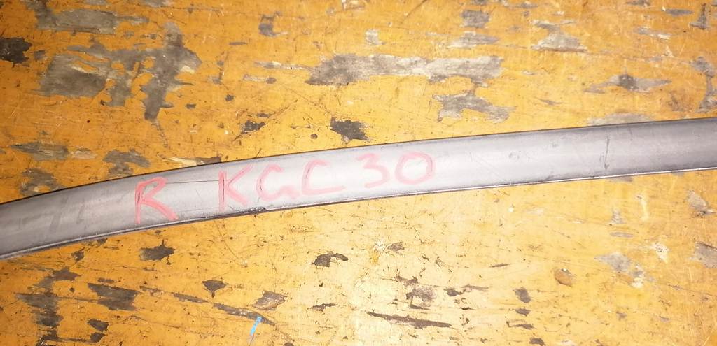 PASSO KGC30 МОЛДИНГ НА КРЫШУ ПРАВЫЙ Toyota Passo 1