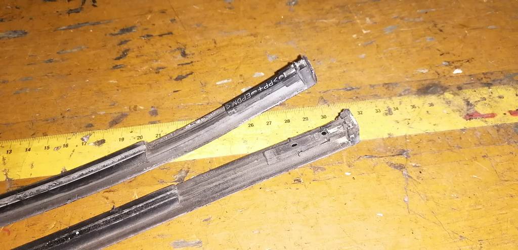 молдинг на крышу Toyota Passo 3