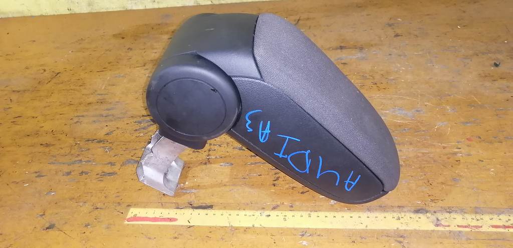 подлокотник Audi A3 0