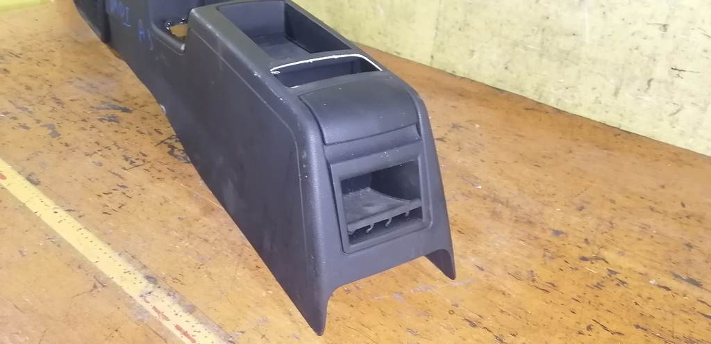 консоль между сидений Audi A3 3