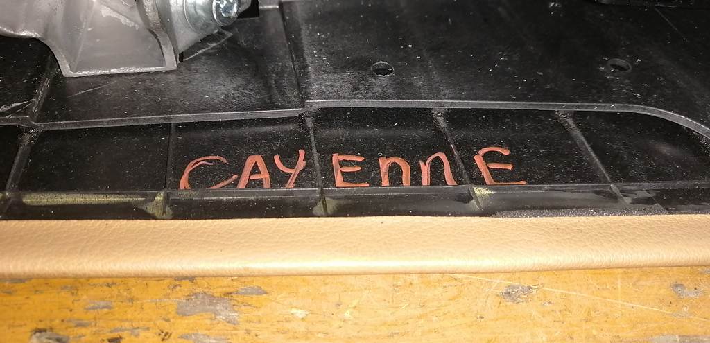 консоль между сидений Porsche Cayenne 9