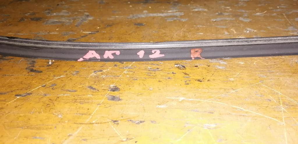 MARCH AK12 МОЛДИНГ НА КРЫШУ ПРАВЫЙ Nissan March 1