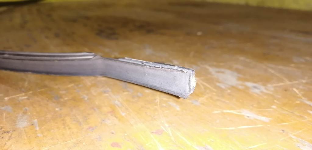 MARCH AK12 МОЛДИНГ НА КРЫШУ ПРАВЫЙ Nissan March 4