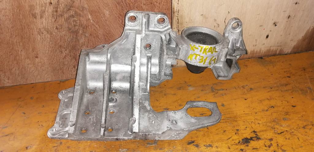 подушка двигателя Nissan X-Trail 0