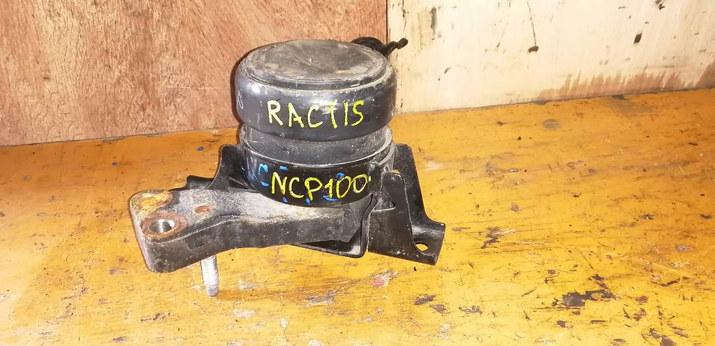подушка двигателя Toyota Ractis 0
