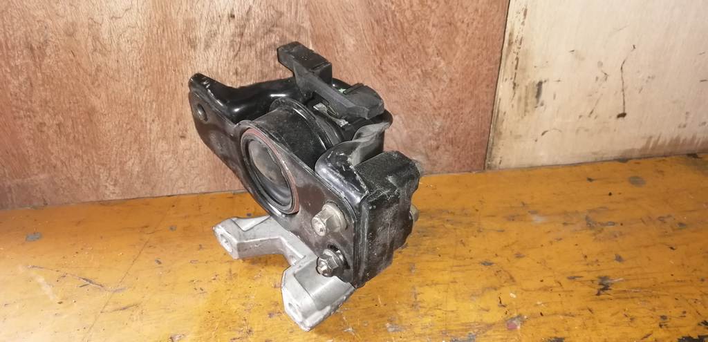 подушка двигателя Nissan March 3