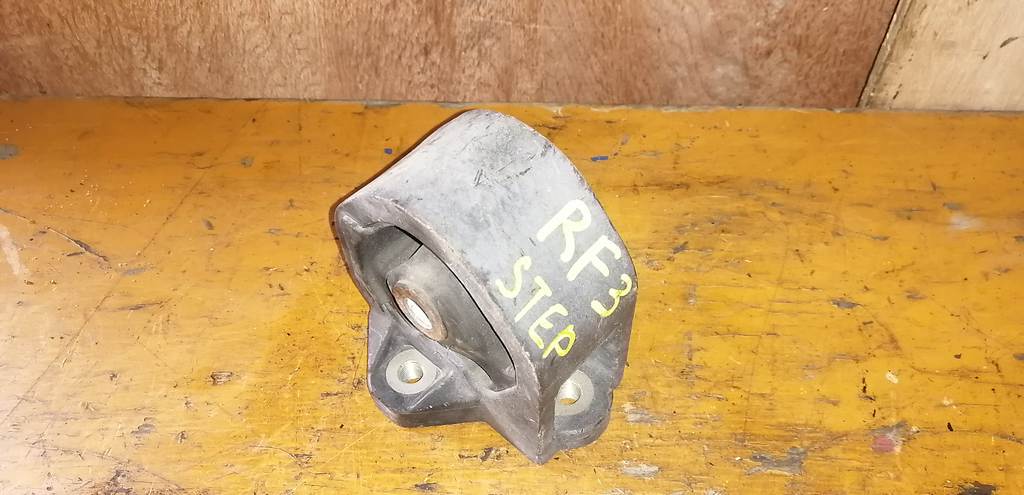 подушка двигателя Honda Stepwgn 0