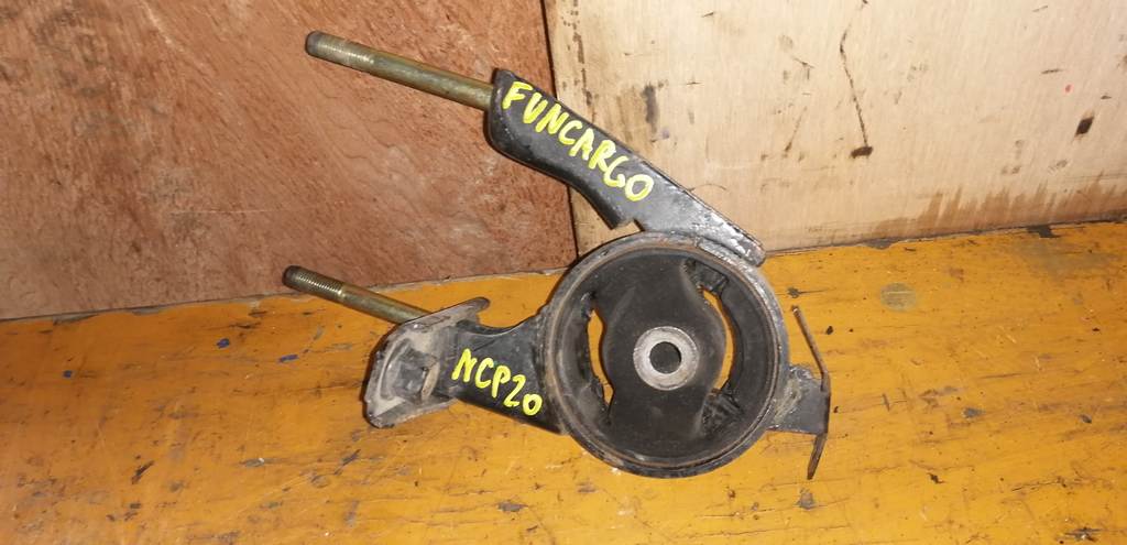 подушка двигателя Toyota Funcargo 0