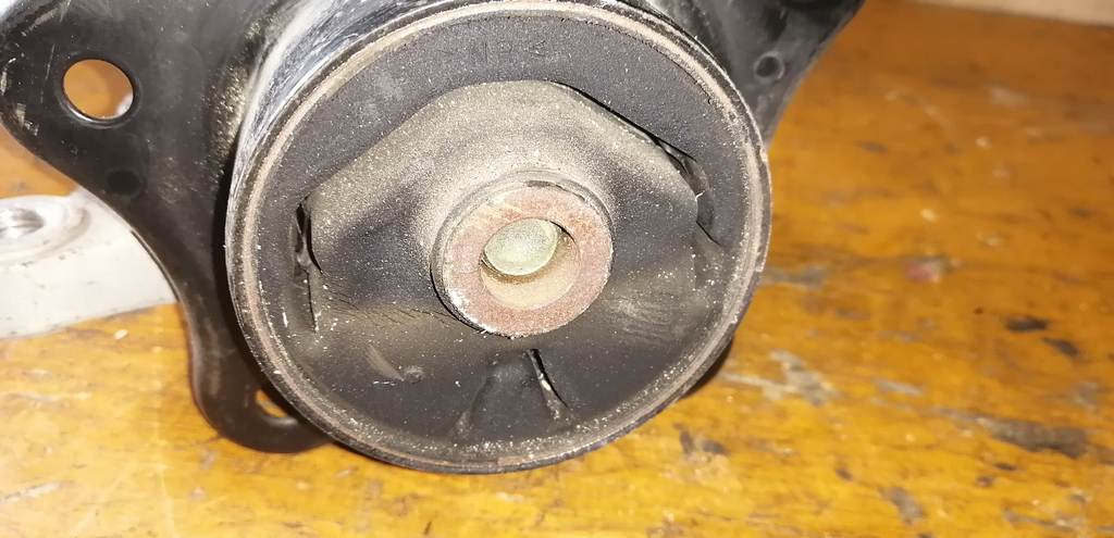 COLT Z21A ПОДУШКА ДВС ПЕРЕДНЯЯ ЛЕВАЯ Mitsubishi Colt 1