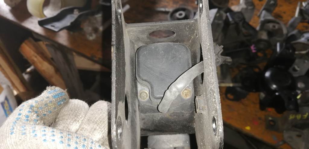 подушка двигателя Nissan Teana 3