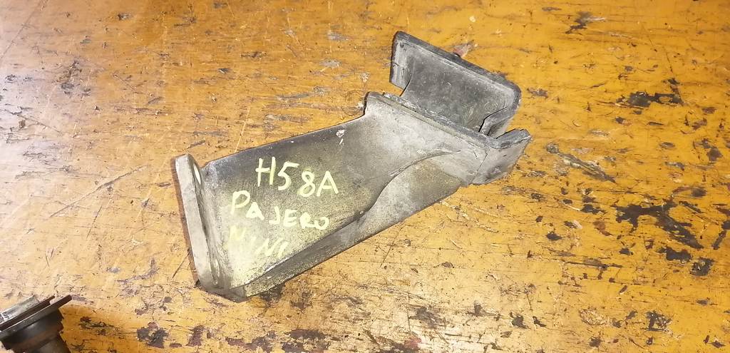 подушка двигателя Mitsubishi Pajero Mini 0