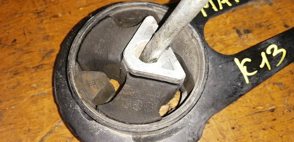 MARCH K13 ПОДУШКА ДВС ЗАД. Nissan March 1