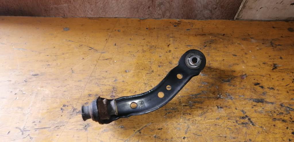 MARCH AK12 РЫЧАГ ПЕРЕДНИЙ Nissan March 1