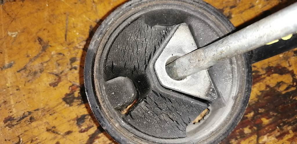 COLT Z21A ПОДУШКА ДВС ЗАД. Mitsubishi Colt 1