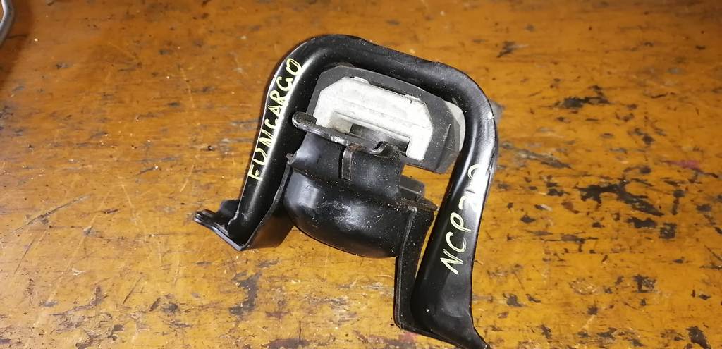 подушка двигателя Toyota Funcargo 0