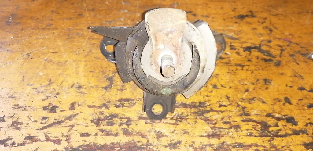 MPV LW5W ПОДУШКА ДВС ПРАВАЯ 4WD Mazda MPV 1