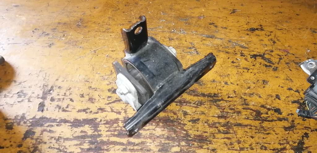 OUTLANDER CW5W ПОДУШКА ДВС ПРАВАЯ Mitsubishi Outlander 1