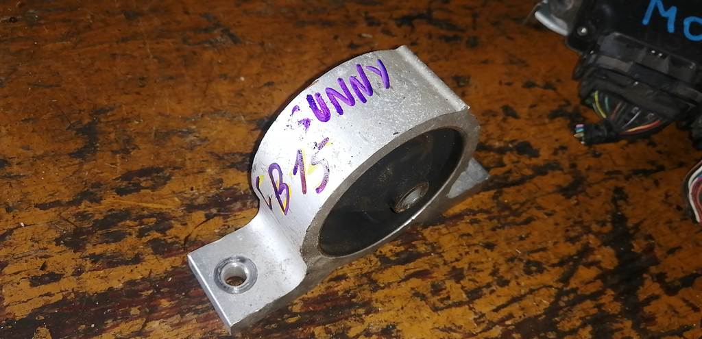 подушка двигателя Nissan Sunny 0