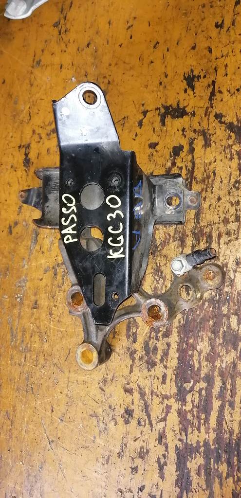 подушка двигателя Toyota Passo 0