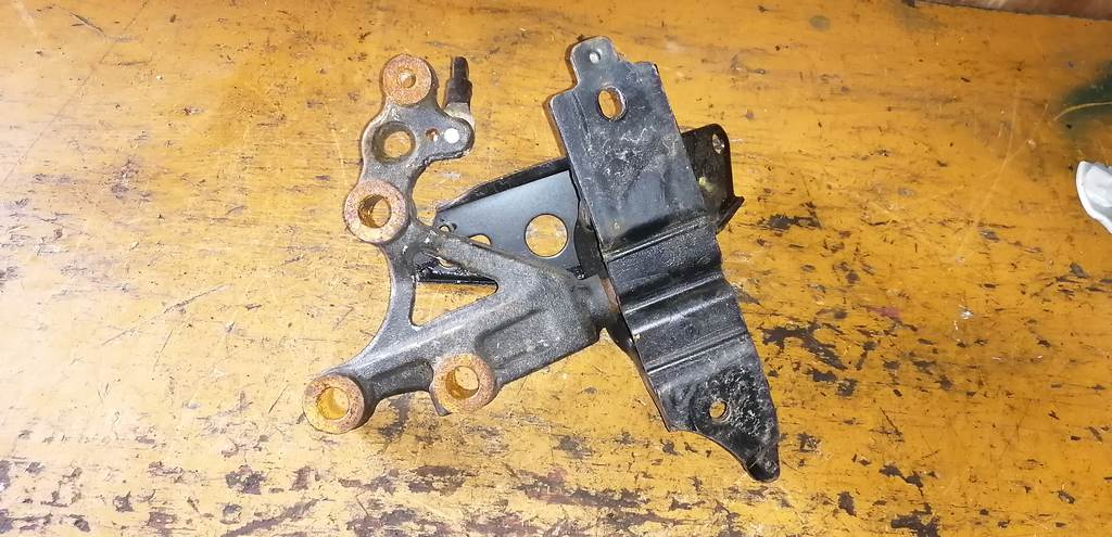 PASSO KGC30 ПОДУШКА ДВС ЛЕВАЯ Toyota Passo 1