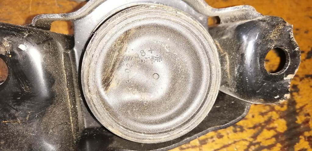 подушка двигателя Nissan March 3