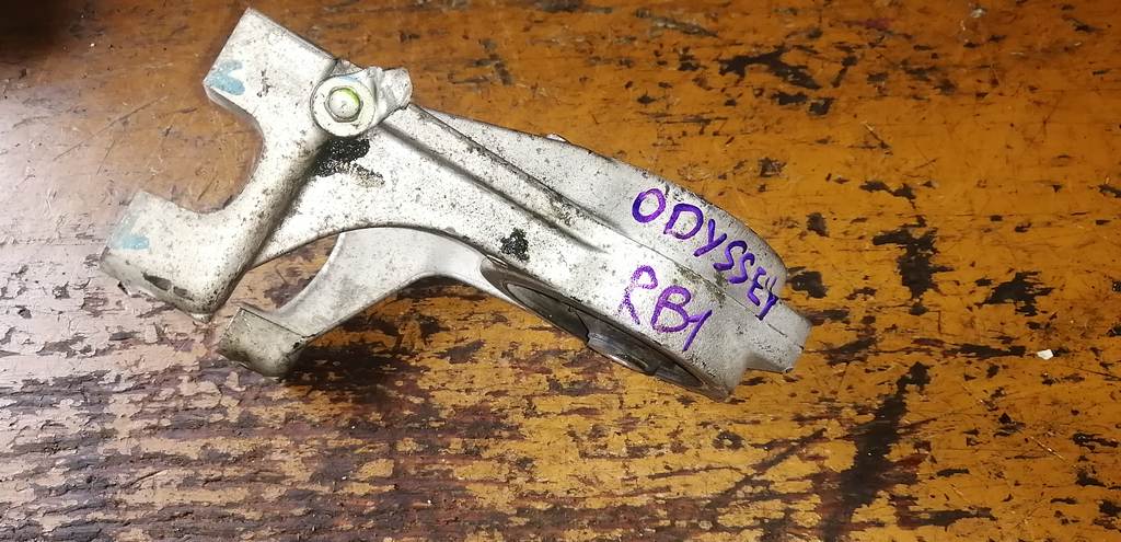 подушка двигателя Honda Odyssey 0