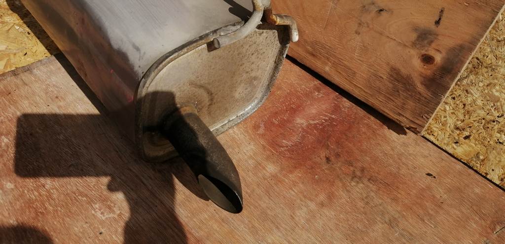 MARCH AK12 ГЛУШИТЕЛЬ Nissan March 1