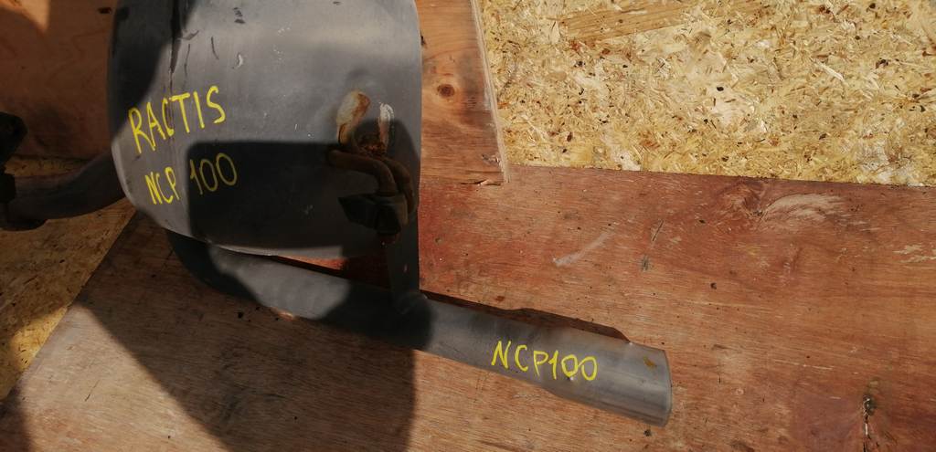 глушитель Toyota Ractis 3