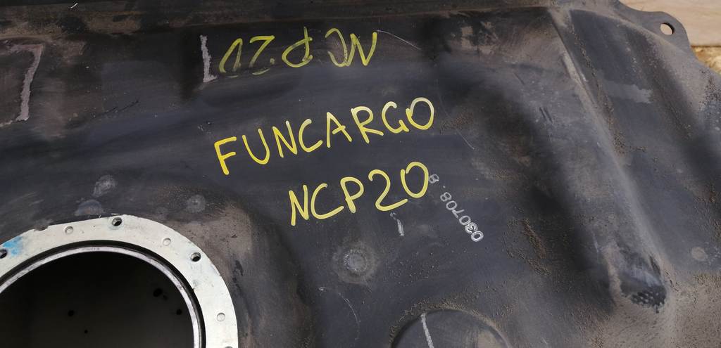 FUNCARGO NCP20 БЕНЗОБАК Toyota Funcargo 1