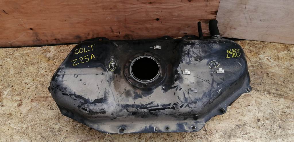 бензобак Mitsubishi Colt 0