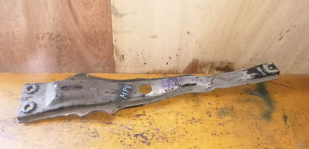 балка Mazda MPV 0