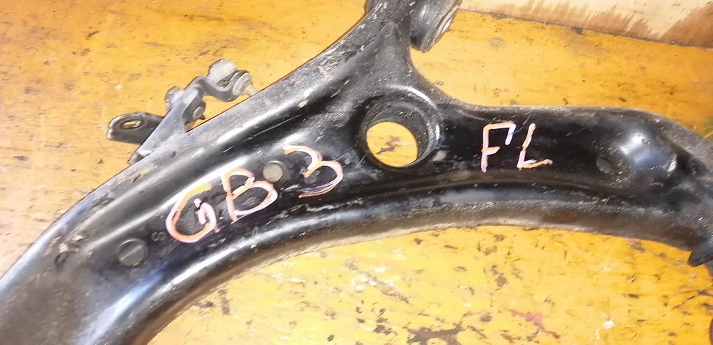 FREED GB3 РЫЧАГ ПЕРЕДНИЙ ЛЕВЫЙ Nissan Note 1