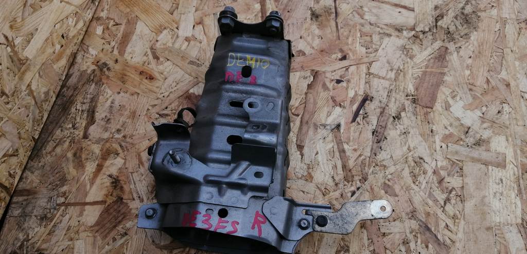 клык лонжерона Mazda Demio 0