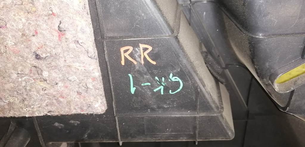 MOBILIO SPIKE GK1 ОБШИВАКА БАГАЖНИКА ЗАДНЯЯ ПРАВАЯ Honda Mobilio Spike 1