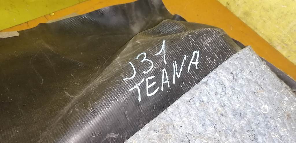 обшивка пола Nissan Teana 3