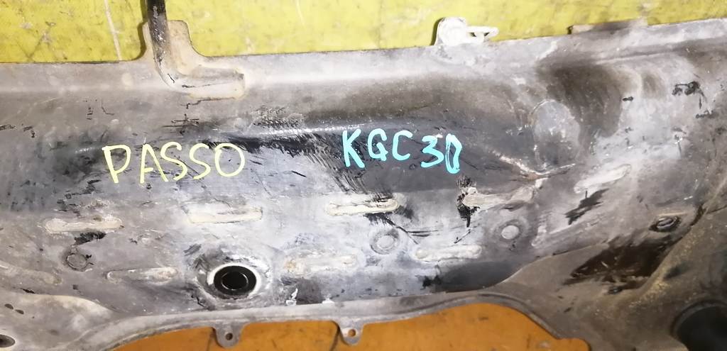 PASSO KGC30 БАЛКА ПОПЕРЕЧНАЯ Toyota Passo 1