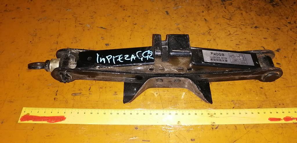 домкрат Subaru Impreza 0