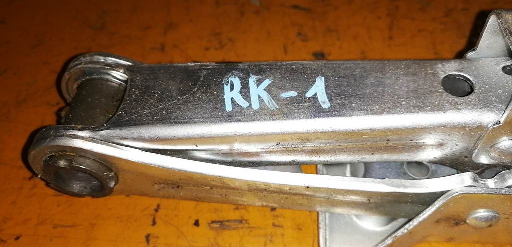 STEPWGN RK1 ДОМКРАТ 1160 kg Honda Stepwgn 1